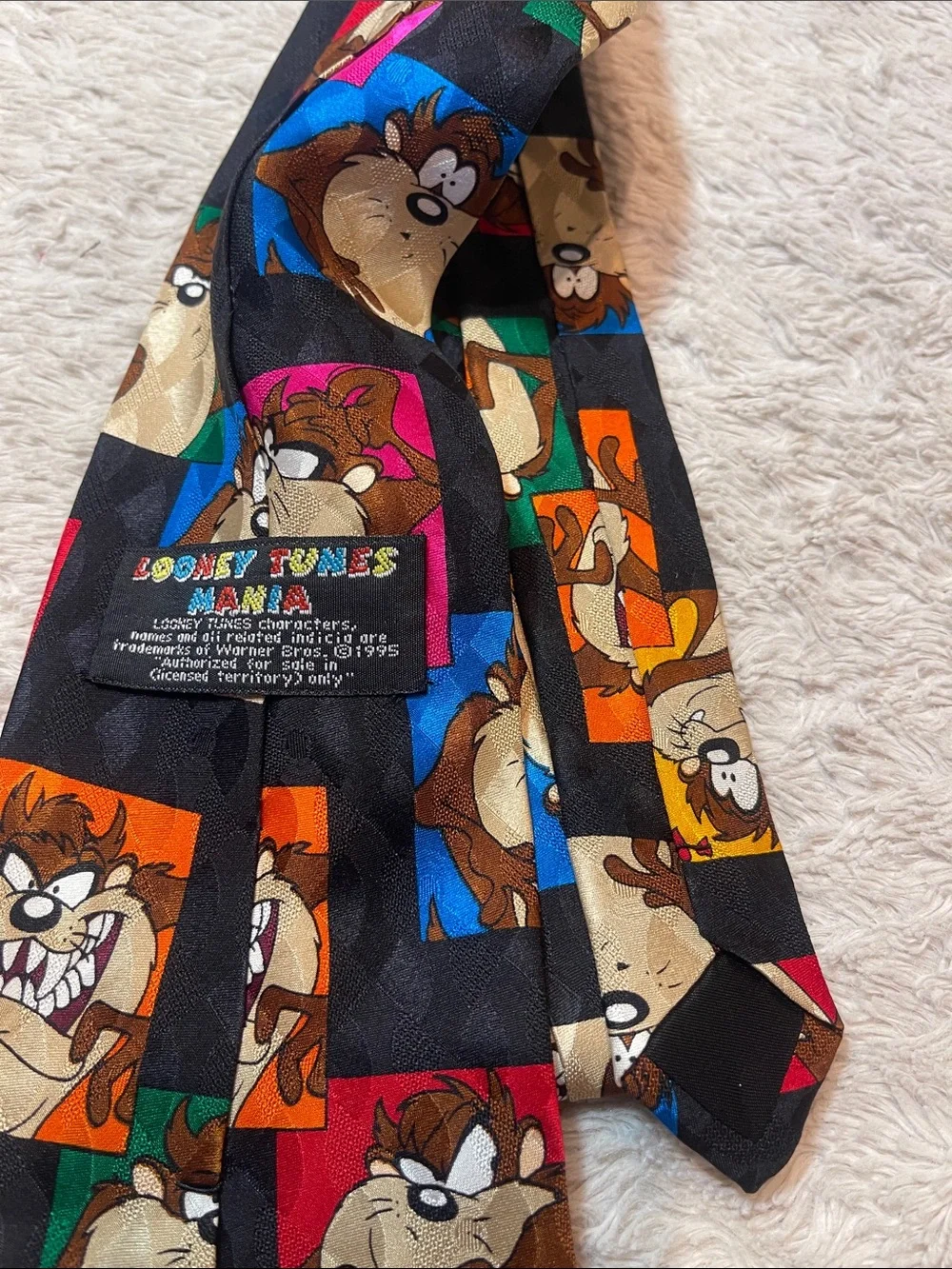 Looney Tunes mania Tasmanian devil necktie